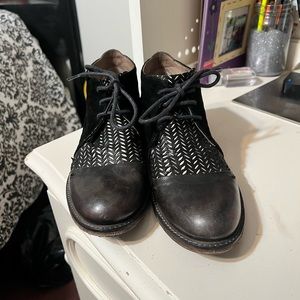 Funky black and white low top lace up shoes